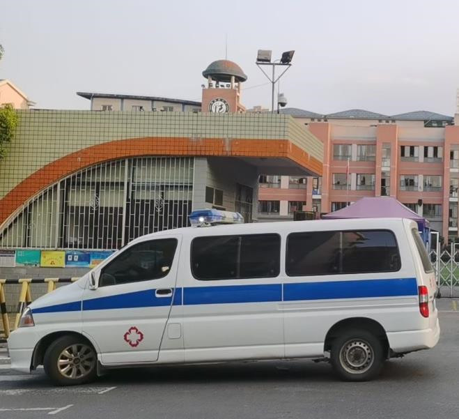 迁安救护车出租护送骨折病人一公里多少钱